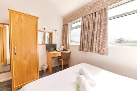 Properties Unique Dene Rooms - Double Room Bed and Breakfast in Newcastle upon Tyne