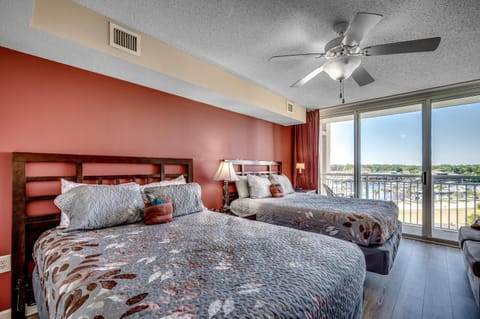 Luxury 4 bedroom Condo - Yacht Club Condo in North Myrtle Beach