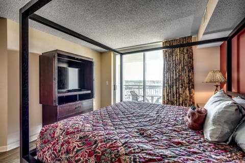 Luxury 4 bedroom Condo - Yacht Club Apartment in North Myrtle Beach