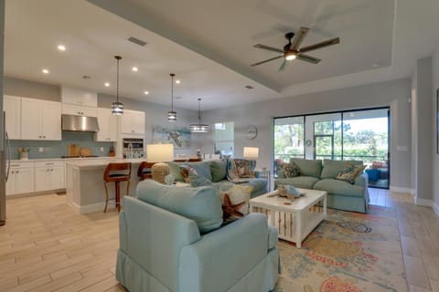Nokomis Getaway with Community Pool and Hot Tub House in Venice