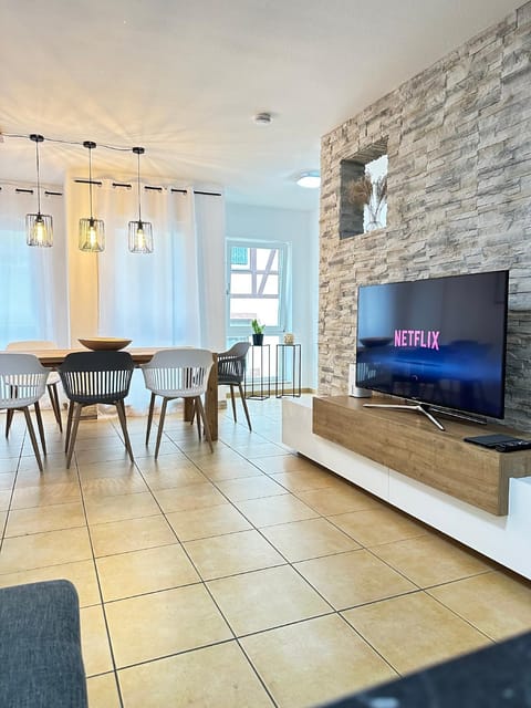 AMAO-Stays I 100qm I Zentrum I 3 Etagen I KingSizeBetten I Netflix I EuropaPark Apartamento in Lahr