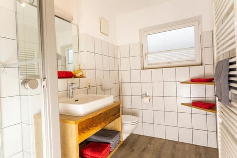 Shower, Toilet, Bathroom, heating, towels