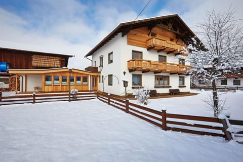 Facade/entrance, Winter