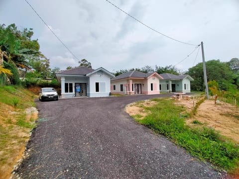 Homestay Dalilah Islam Sendayan Haus in Port Dickson