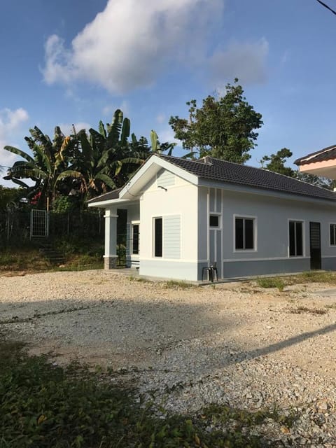 Homestay Dalilah Islam Sendayan House in Port Dickson