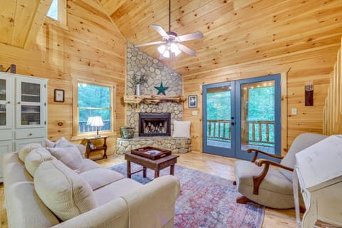 Morganton Cabin Less Than half Mi to Blue Ridge Lake! Casa in Blue Ridge Lake