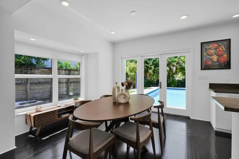 Summer Estate - Pool Parking & Prime Location House in Coconut Grove