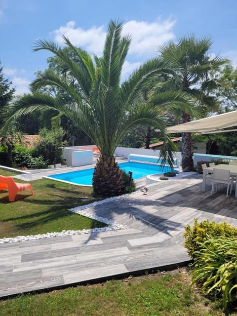 une maison rien que pour vous avec piscine chauffée House in Bayonne