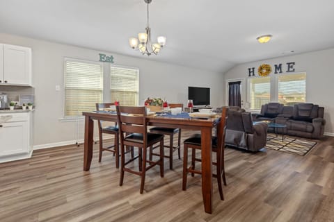 Living room, Dining area