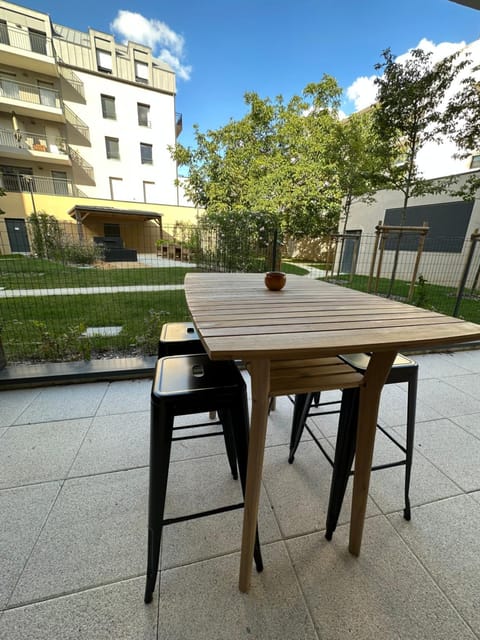 Patio, Dining area