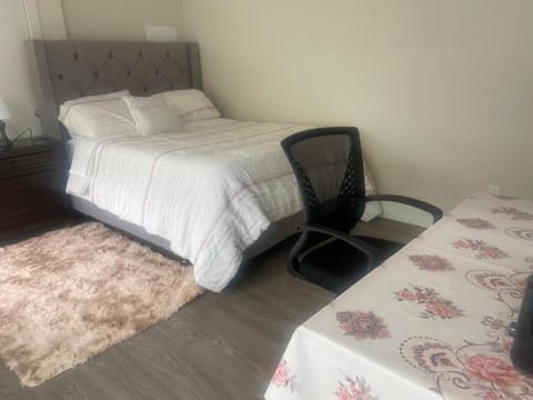 Spacious Room to Stay In Bed and Breakfast in Surrey