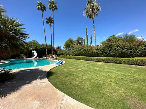 Paradise in Scottsdale with Pool Oasis & Game Room Casa in Phoenix