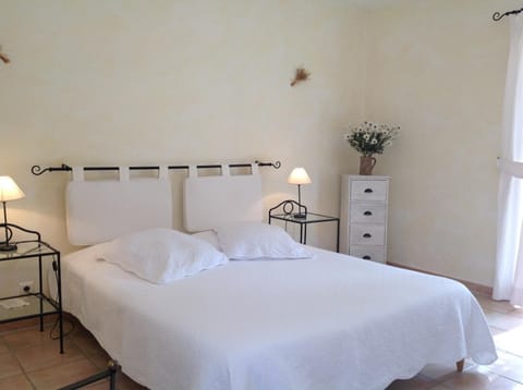 Le Clos des Cigales Bed and Breakfast in Goult