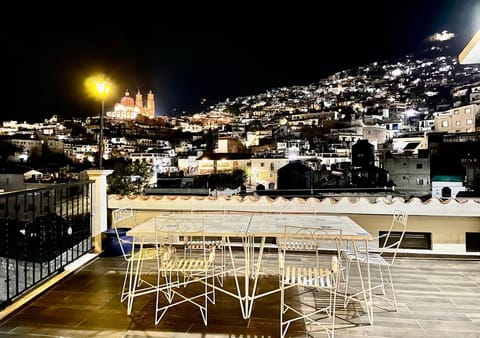 Casa céntrica con garaje Casa in Taxco