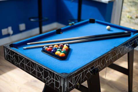 Billiard, Game Room