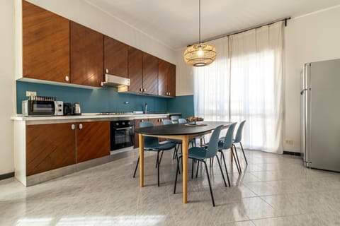 Coffee/tea facilities, Kitchen or kitchenette, Dining area, dishwasher, minibar, pet friendly, stove, toaster