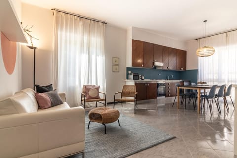 Kitchen or kitchenette, Living room, Seating area, Dining area, minibar, pet friendly, stove