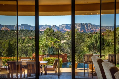 Palatial Paradise with Breathtaking Views of Red Rock and Stunning Infinity Pool House in Sedona