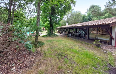 Beautiful Home In Mrignac With Wifi, Swimming Pool And 4 Bedrooms Casa in Mérignac