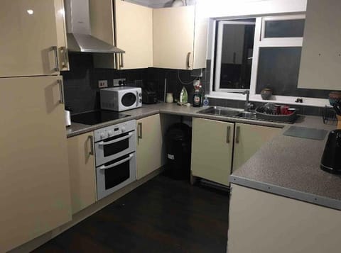 Eastbourne Large Double Room with WiFi & Kitchen Vacation rental in Eastbourne