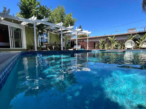 Villa La Verde - Remodeled Villa, Pool & Guesthouse by Topanga Villa in Woodland Hills