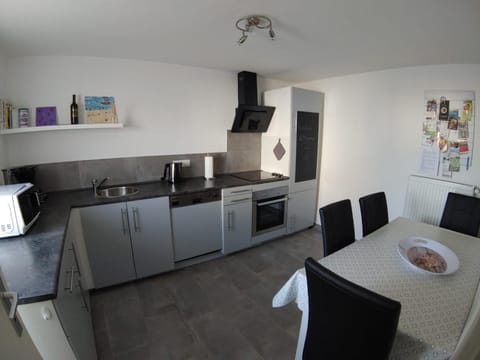 Kitchen or kitchenette, Dining area, dishwasher, minibar, pet friendly, stove