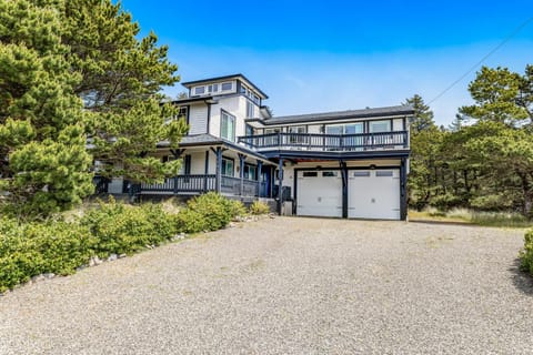 Chateau De Bay House in Waldport