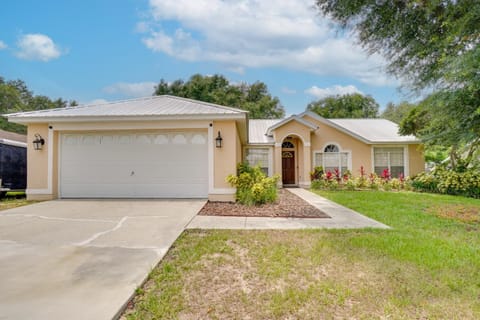 Minneola Home with Screened Porch, 25 Mi to Disney! Haus in Clermont