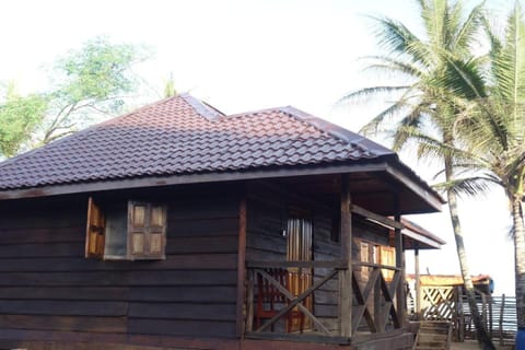 Robinson's Hut Bed and Breakfast in Sierra Leone