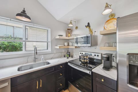 Stylish Tyler Townhome with WFH-Friendly Workspace! House in Tyler