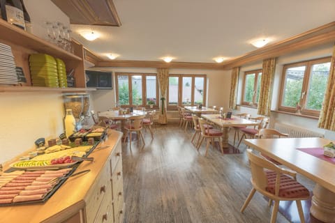 Dining area, Breakfast