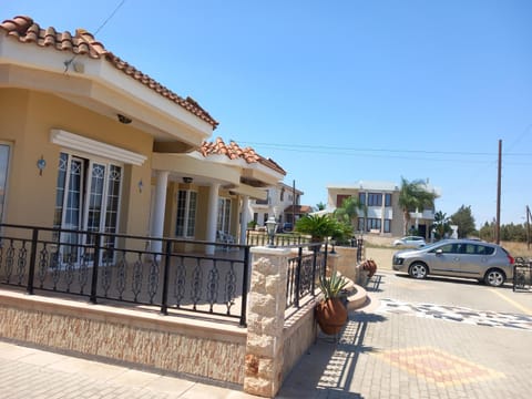 Vasilis House family room Vacation rental in Larnaca District