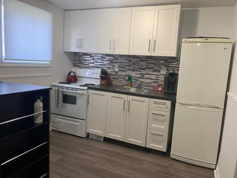 Lovely apartment house Condo in Grimsby