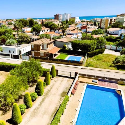 Penthouse with 95m2 Solarium, pool and seaview Condo in Baix Penedès