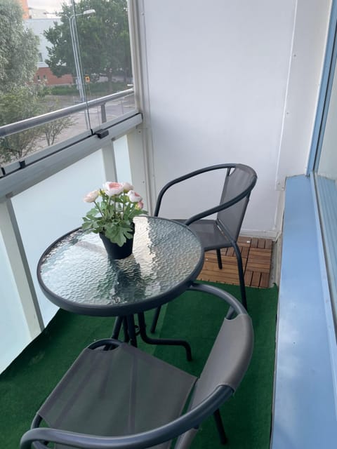 In Helsinki and super easy to Airport and City Center and a private free parking Apartamento in Helsinki