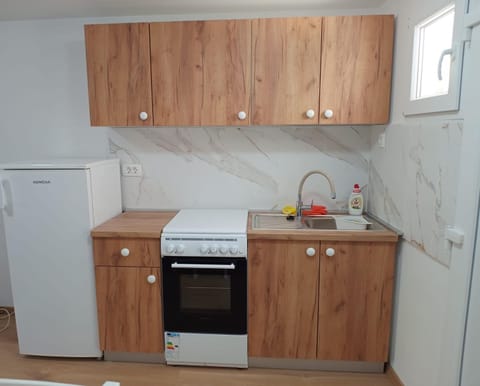 Kitchen or kitchenette, pet friendly, stove