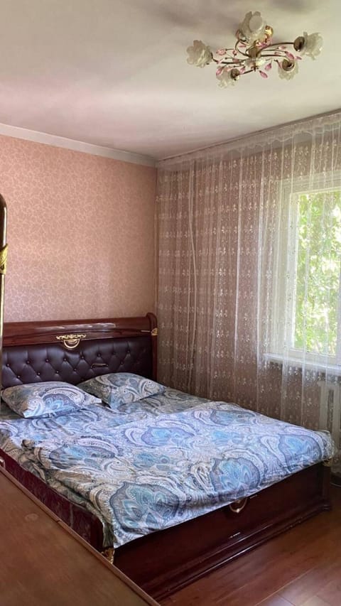 Room in the house, with mountain views and squirrels in the yard Casa de campo in Almaty