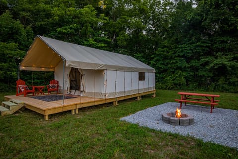 Roaring River Luxury Glamping #4 Luxury tent in Roaring River Township