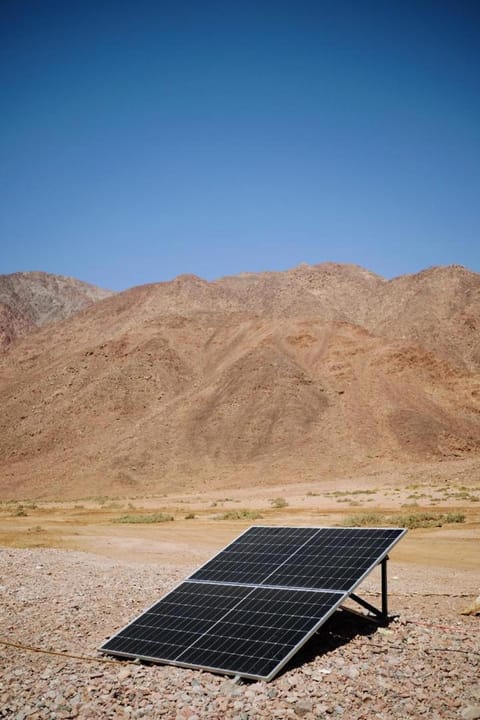 Fully equipped Remote off-grid Solar Wooden Home Terrain de camping /
station de camping-car in South Sinai Governorate
