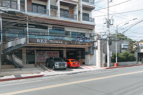 RedDoorz Plus @ Bez Tower and Residences San Juan Hotel in Mandaluyong