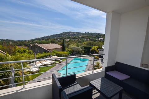 View (from property/room), Balcony/Terrace, Mountain view, Pool view, Swimming pool