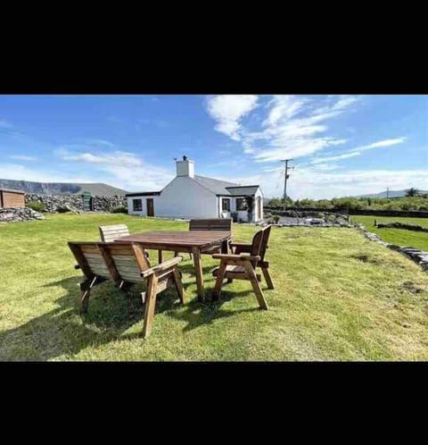 Welsh cottage coastal retreat with stunning views House in Clynnog