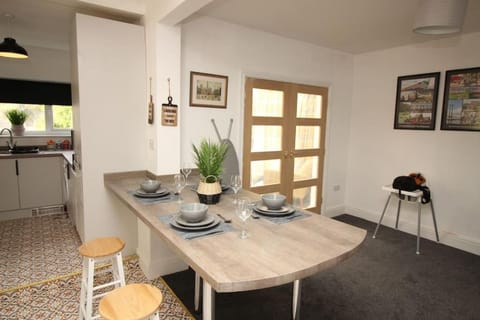 Exceptional 3 Bed, Great Location in Ashby Ideal for Travellers, Short Holiday Stays And Contractors House in Scunthorpe