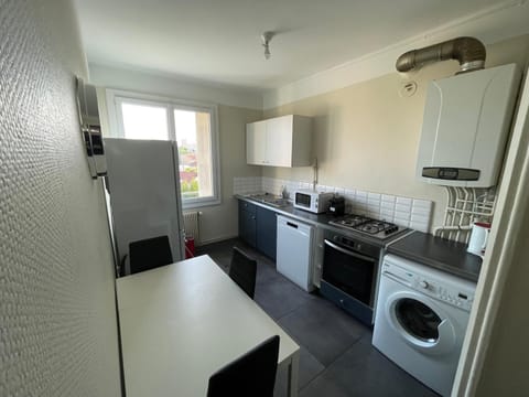 Kitchen or kitchenette, Dining area, dishwasher, minibar, pet friendly, stove, toaster, washing machine