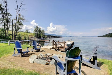 Lakefront property w/boat lift Casa in Sagle