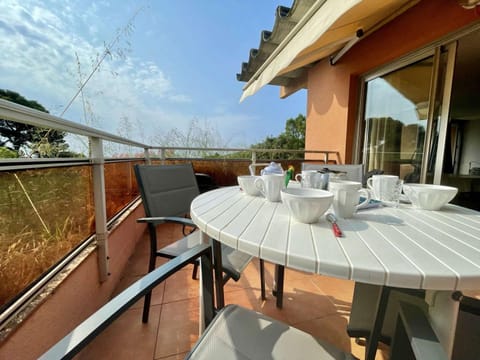 Studio cabine 4 pers avec terrasse, parking et accès plage - FR-1-226B-167 Cabin in Cavalaire-sur-Mer