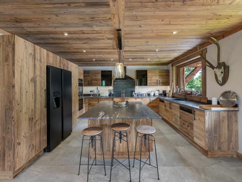 Chalet de luxe avec espace bien-être, 5 chambres ensuite, cinéma, proche Megève - FR-1-569-81 Chalet in Megève