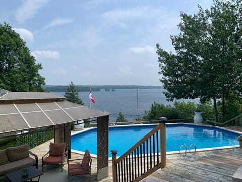 Q Estate Pool cottage House in Rideau Lakes