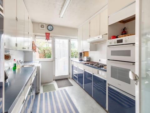 Holiday Home Jeanettes by Interhome House in Kingston upon Thames