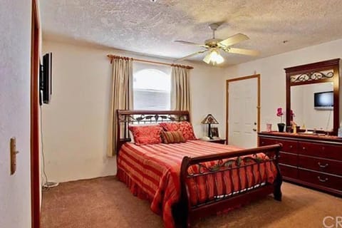 Beautiful Vacation Get-Away House in Hesperia